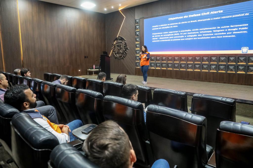 Agentes da Defesa Civil participam de capacitação para uso do sistema Defesa Civil Alerta - Foto por: Christiano Antonucci/Secom-MT