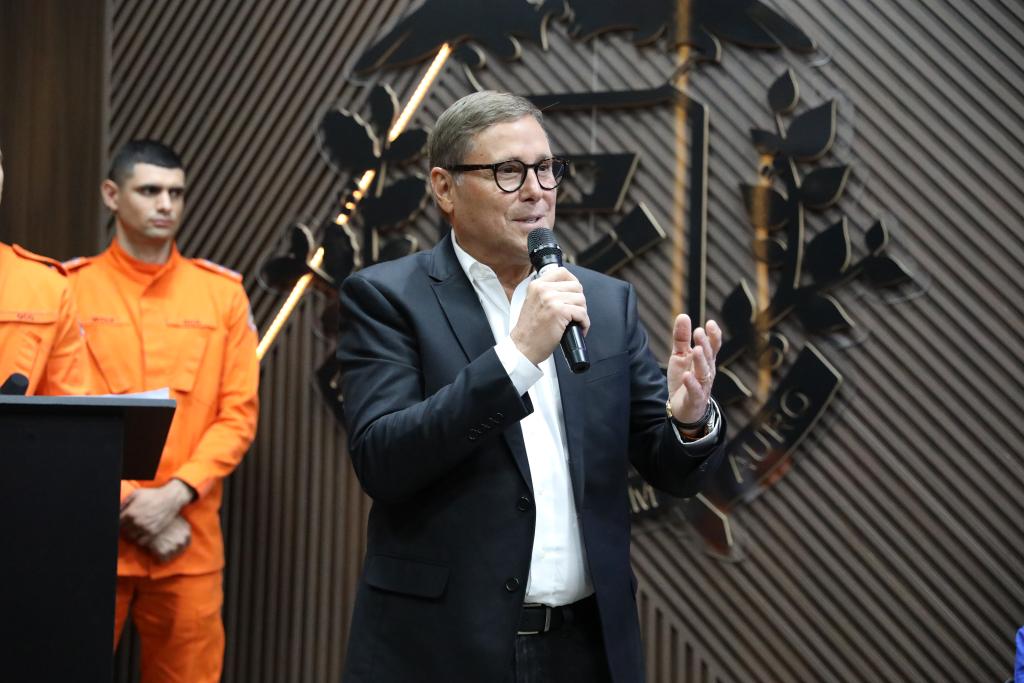 Suplente de senador e ex-chefe da Casa Civil, Mauro Carvalho, na transmissão de cargo de secretário de Defesa Civil do Estado - Foto por: SD BM Prado