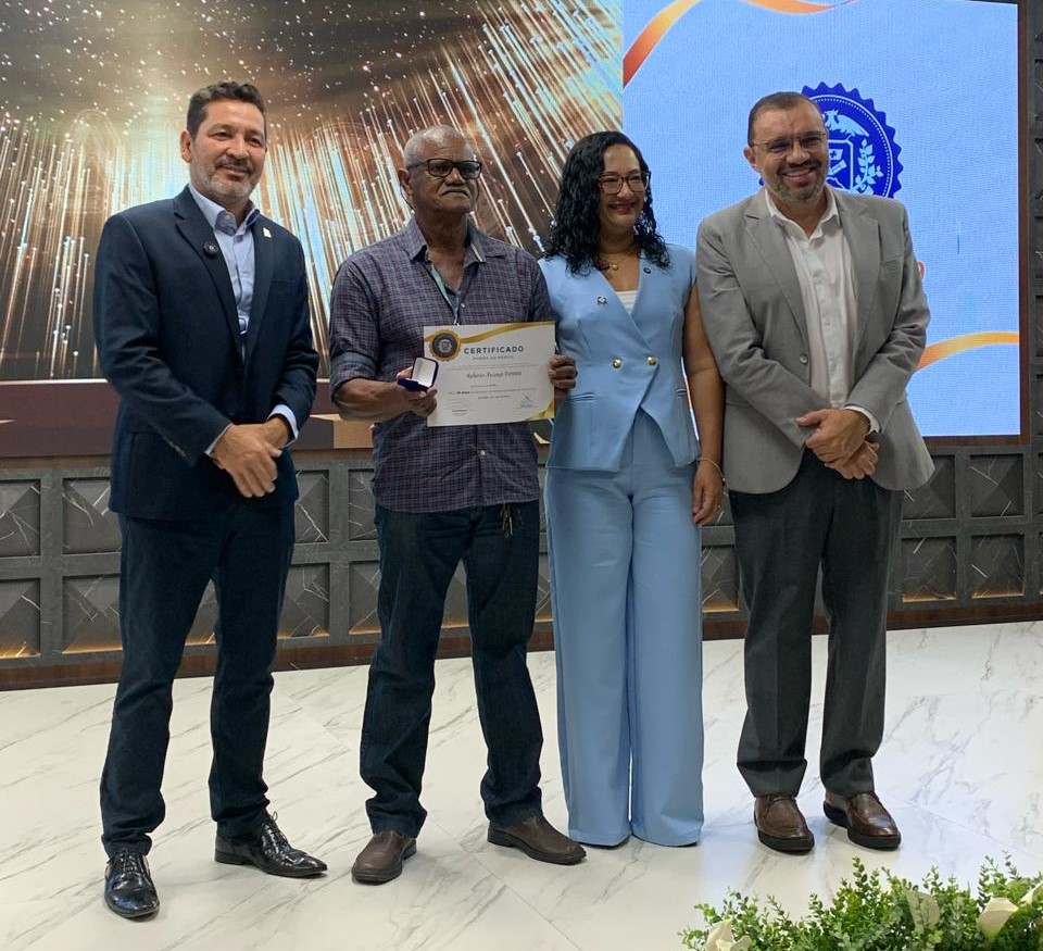 Governo de MT homenageia pela primeira vez empregados públicos que completaram 25 anos de carreira - 