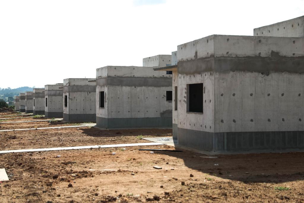 Objetivo do Estado é a construção de 40 mil unidades habitacionais - Foto por: Christiano Antonucci/Secom-MT Saiba como se cadastrar no Sistema Habitacional de MT para aquisição da casa própria - Objetivo do Estado é a construção de 40 mil unidades habitacionais