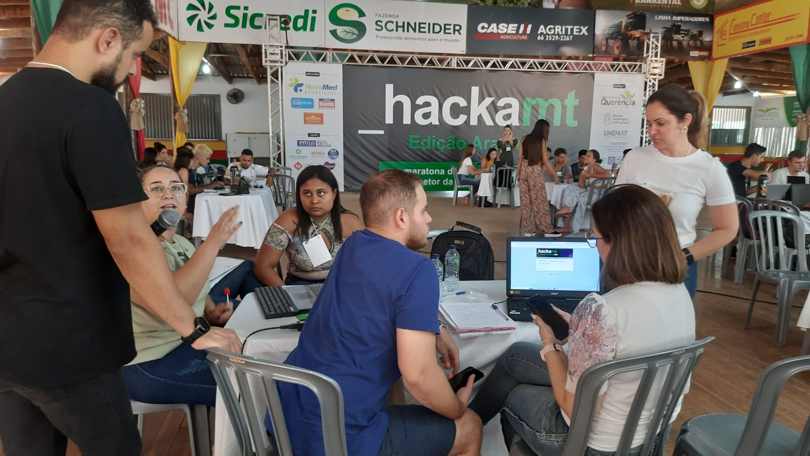 Além do desafio em grupo, os participantes contam com palestras e mentorias durante todo o processo. - Foto por: Unemat Governo une inovação e tradição em maratona tecnológica no Pantanal cacerense - Além do desafio em grupo, os participantes contam com palestras e mentorias durante todo o processo.