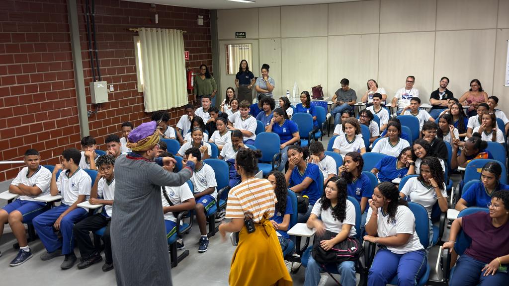 Teatro na Escola Gustavo Kullmann em Cuiabá - Foto por: Júlio Badaró | CGE-MT
