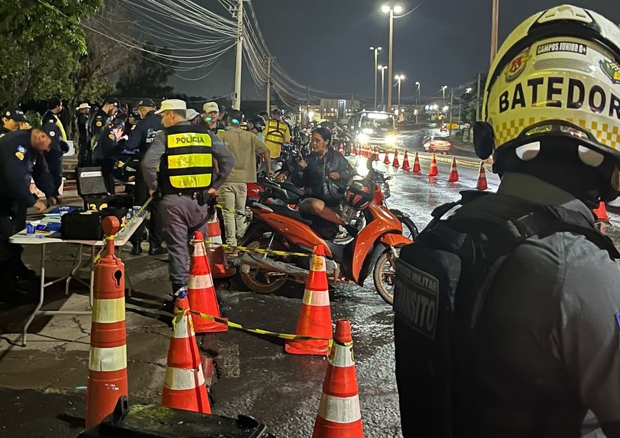 Operação Lei Seca multa 47 motociclistas e remove 27 motos em Cuiabá - 