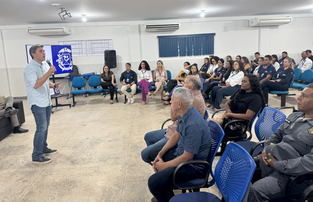 Seduc alinha metas e ouve demandas da comunidade escolar do polo regional de Confresa - 