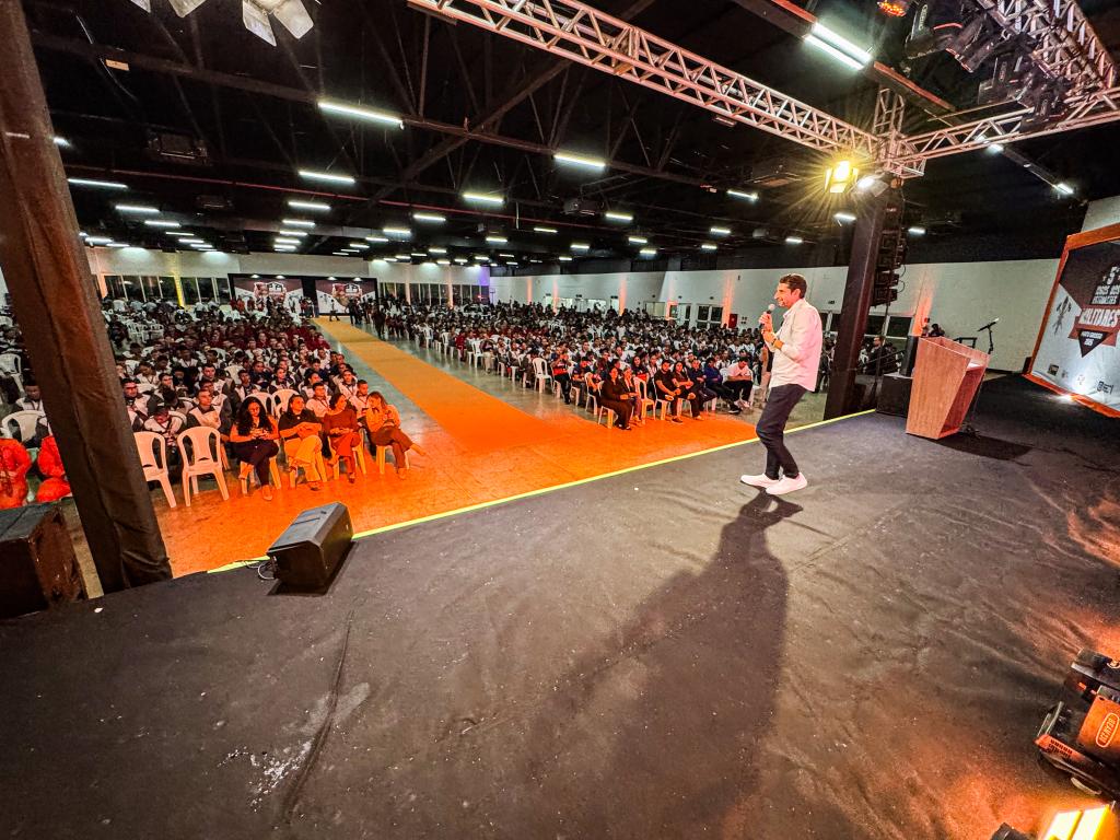 Determinação dentro e fora das quadras inspira estudantes em abertura dos Jogos Militares - 