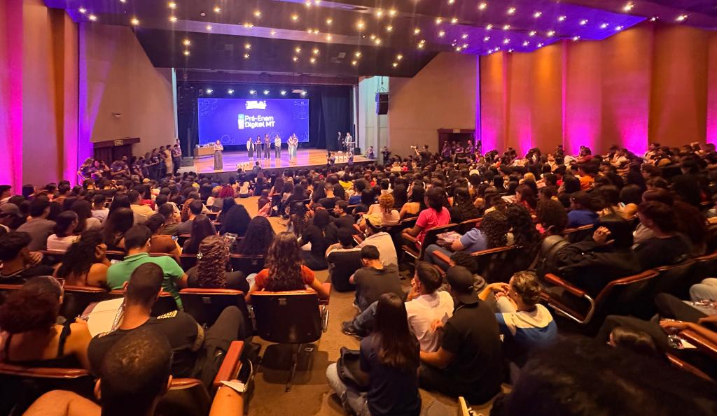 Seduc inicia as aulas e entrega de materiais do curso preparatório Pré-Enem Digit@l 2026 - 